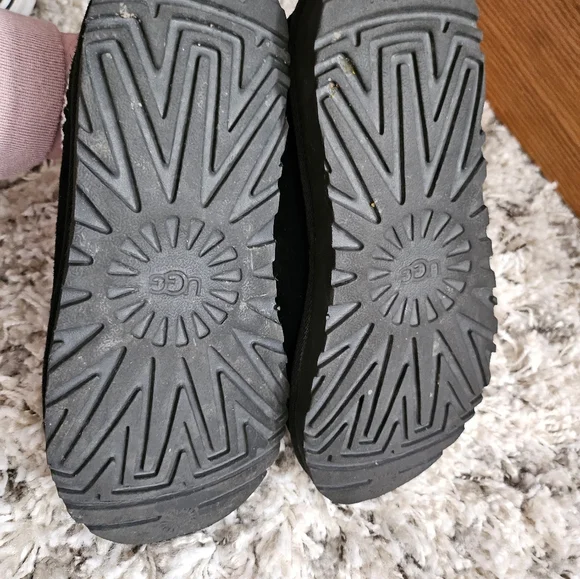 Black Ugg Tasman Slipper - Picture 4 of 5
